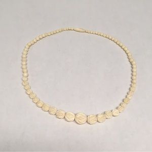 Lovely Vintage Carved Floral/Rose Cream Colored Beaded Necklace 16"